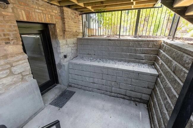 Building Photo - 2228 N Kedzie Blvd