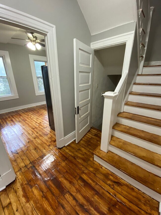 Building Photo - Modern 2-Bedroom with Central Air, In-Unit Laundry & Pet Friendly Living