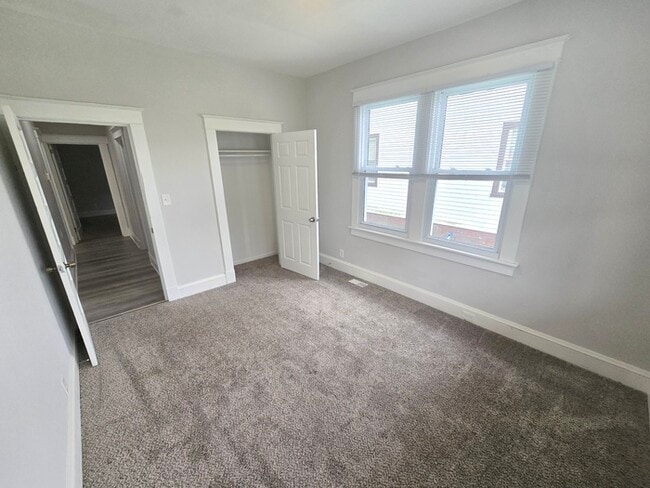 Building Photo - RENOVATED 3 BEDROOM HOME FOR RENT IN OAKWO...