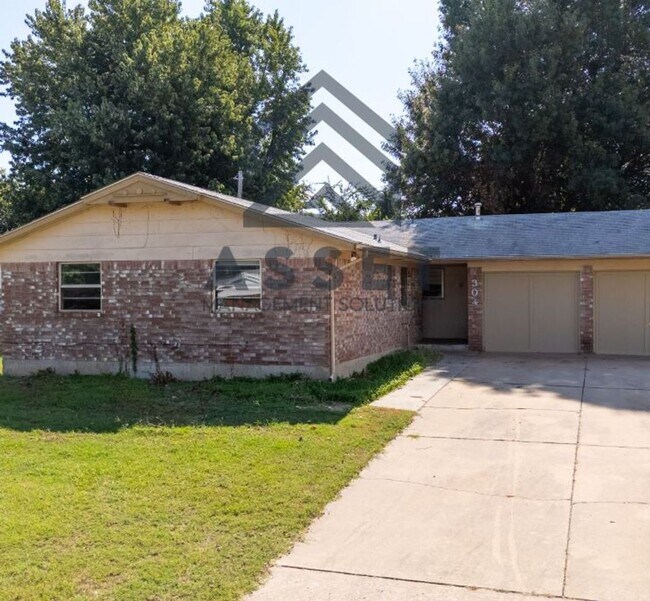 Building Photo - Cute 5 Bedroom House!