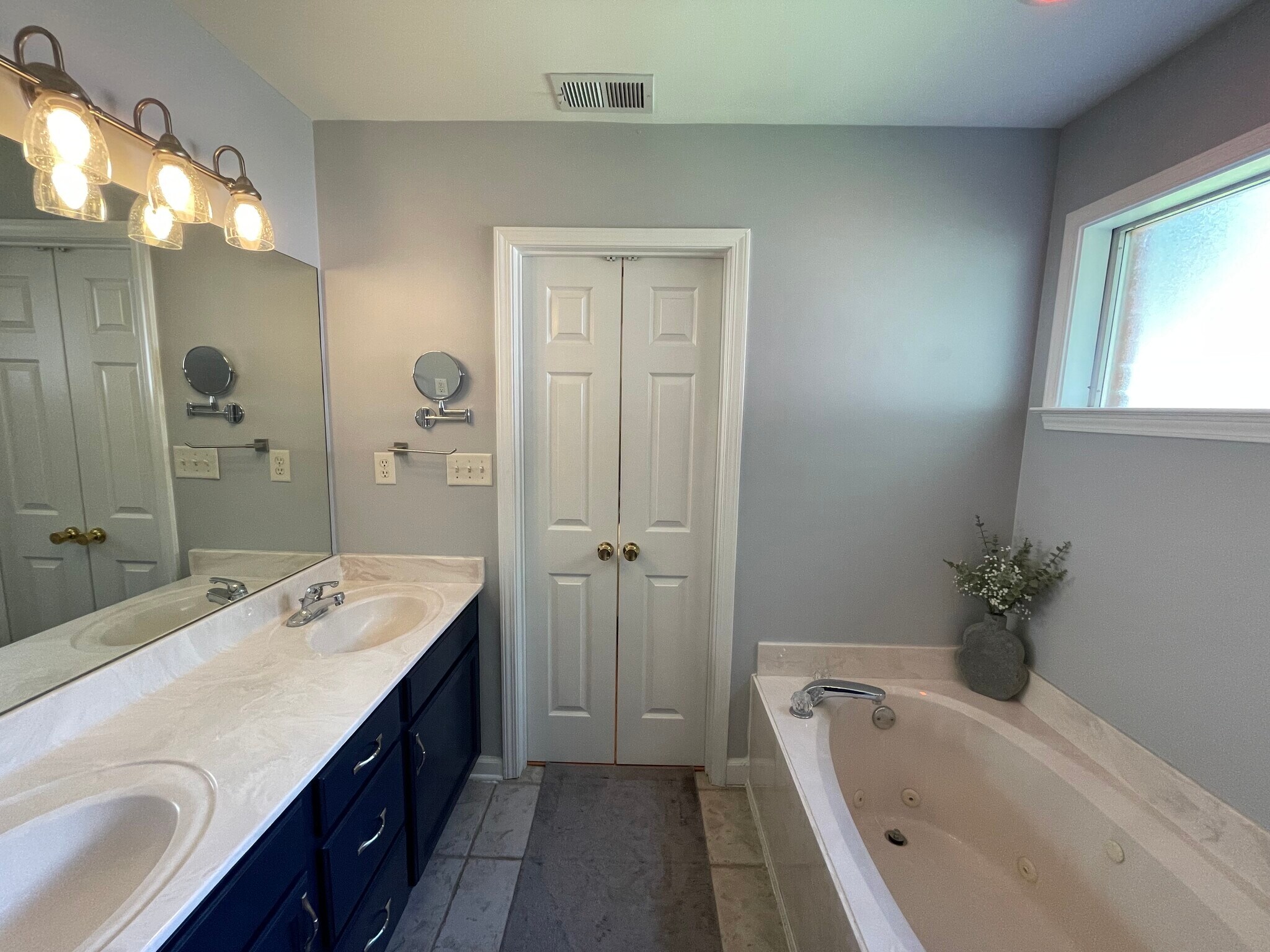 Building Photo - 11244 Black Sheep Dr