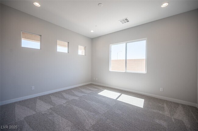 Building Photo - 117 Royal Cascade Ave