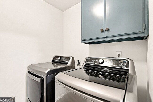 Building Photo - 5170 Deerlake Dr