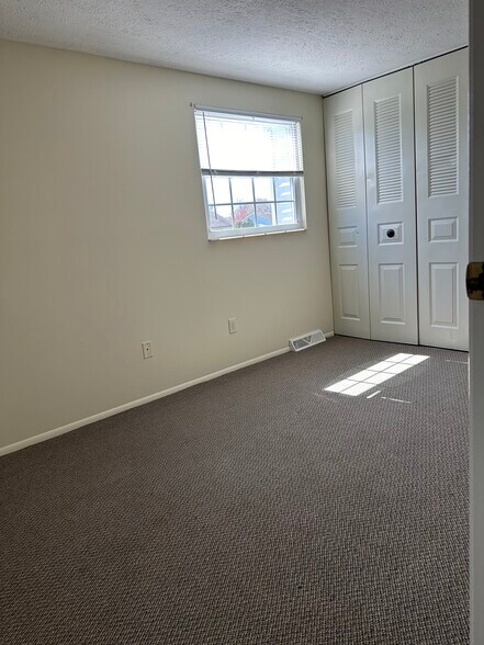 Building Photo - 6005 Black Oak Dr
