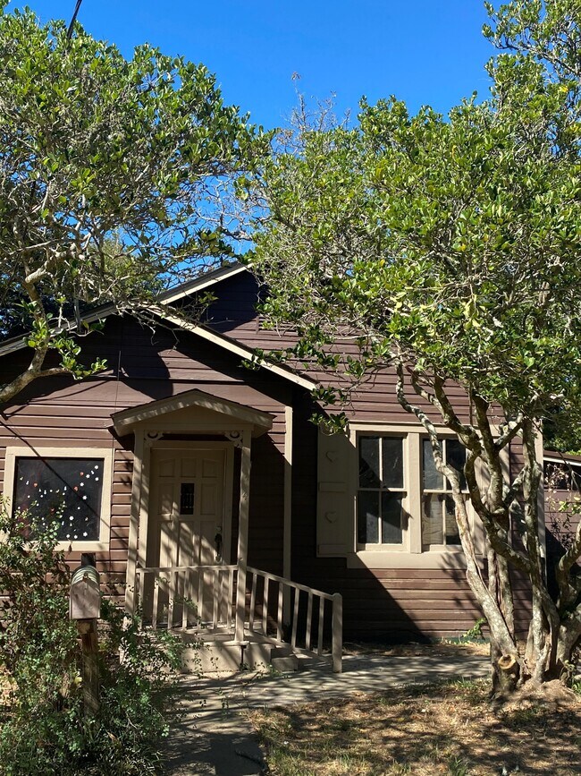 Building Photo - 1114 Pike Ave