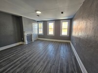 Building Photo - 2 bedroom 1 bath Apartment for rent