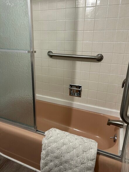 Building Photo - 64 Church St