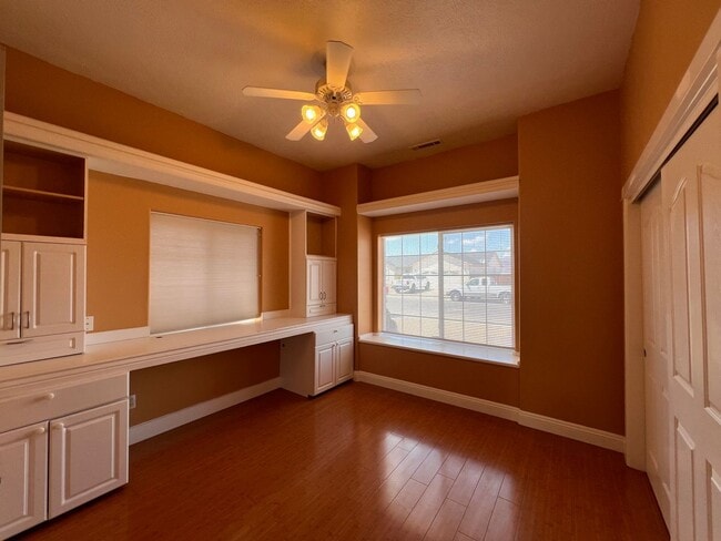 Building Photo - 3-bedroom home in Desert Lakes Golf Community
