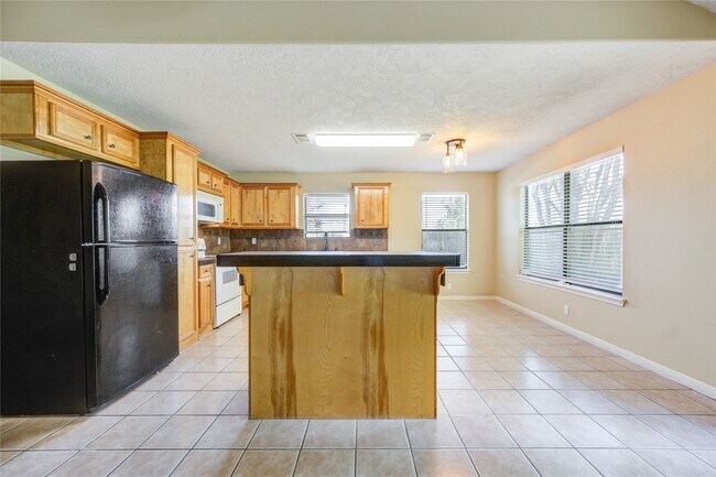 Building Photo - 9550 Thousand Oaks Loop