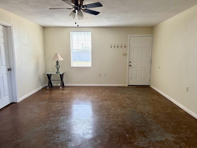 Building Photo - 10240 W Palomino Dr