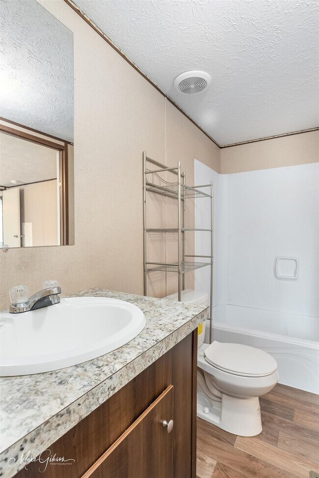 Building Photo - "Charming 3-Bedroom Home with 2 Full Baths in Prime Bossier City Location!"