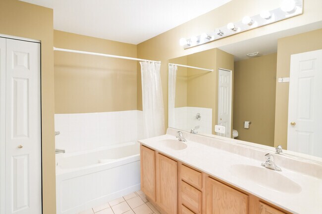 Building Photo - 518 Declaration Ln