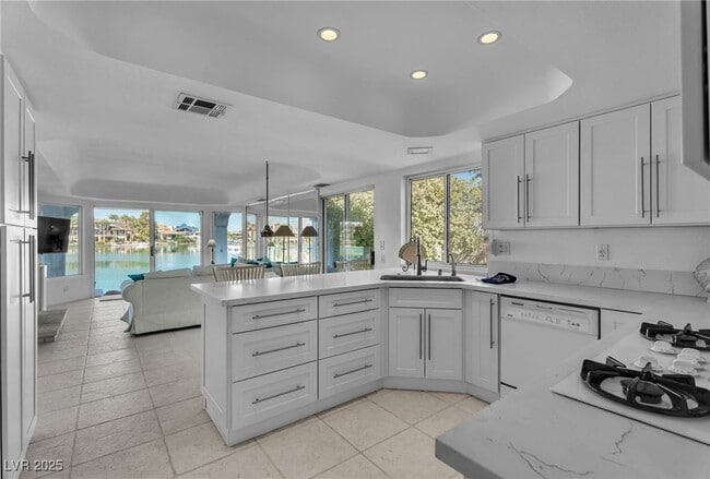 Building Photo - 8744 Captains Pl