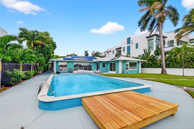 Building Photo - 2910 N Flagler Dr