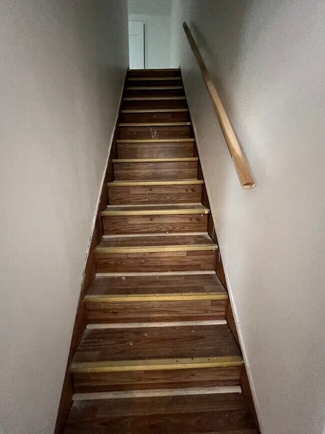 Building Photo - 1524 Centre Ave