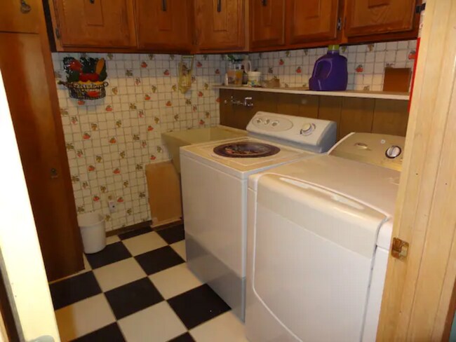 Main Floor Laundry - 946 14th Ave SW