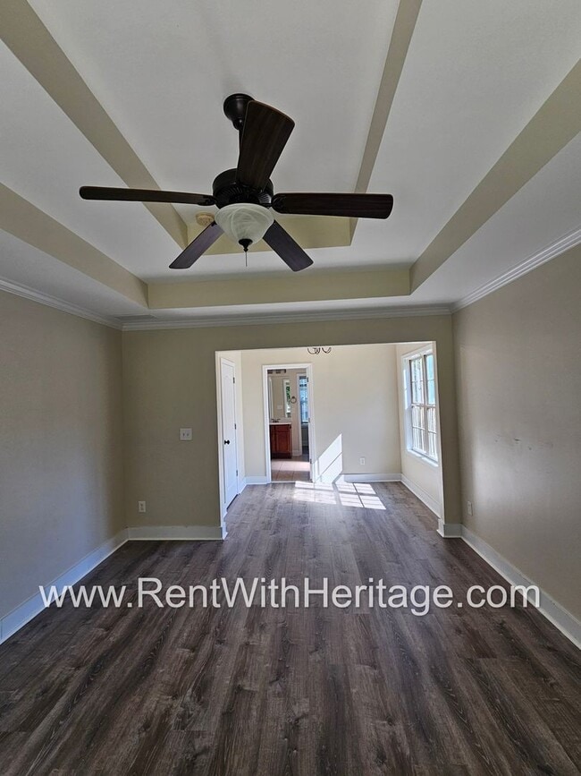 Building Photo - Amazing 4 Bedroom/ 3 Bath Home / Attention...