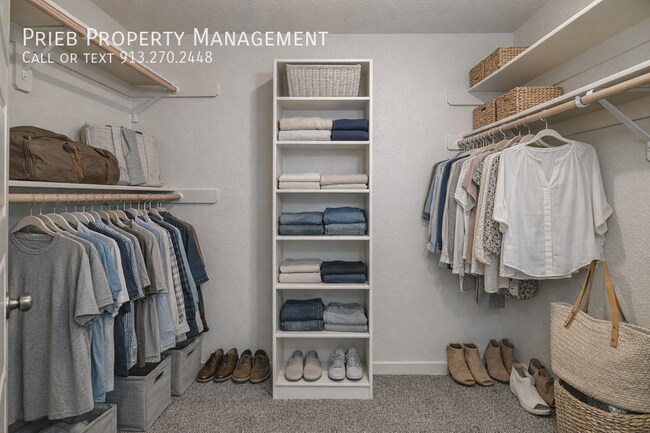 Building Photo - 3246 N 103rd Pl