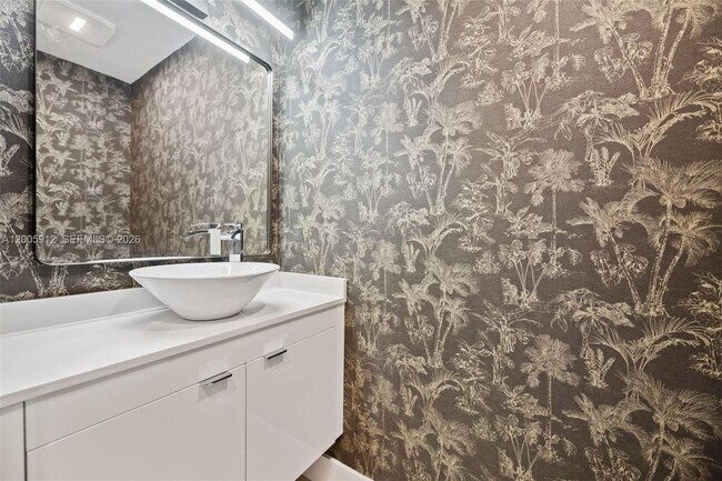 Building Photo - 21012 NE 34th Ct