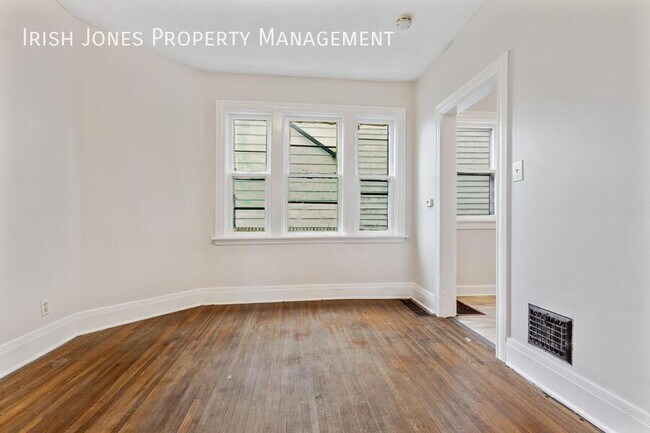 Building Photo - 104 Grote St