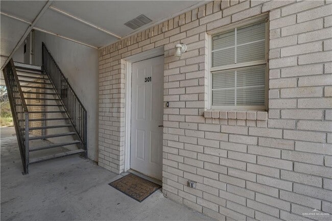 Building Photo - 1804 Oasis Dr