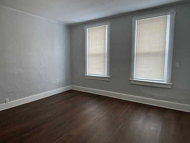 Building Photo - 332 N Arsenal Ave