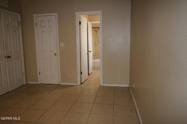 Building Photo - 10711 Ivanhoe Dr