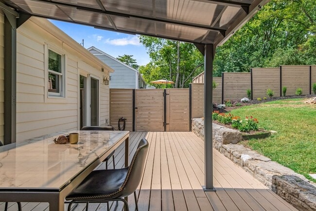 Building Photo - 3804 Lookout Dr