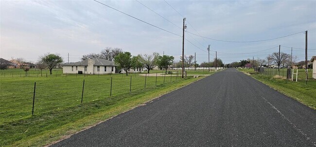 Building Photo - 16 Brenda Ln