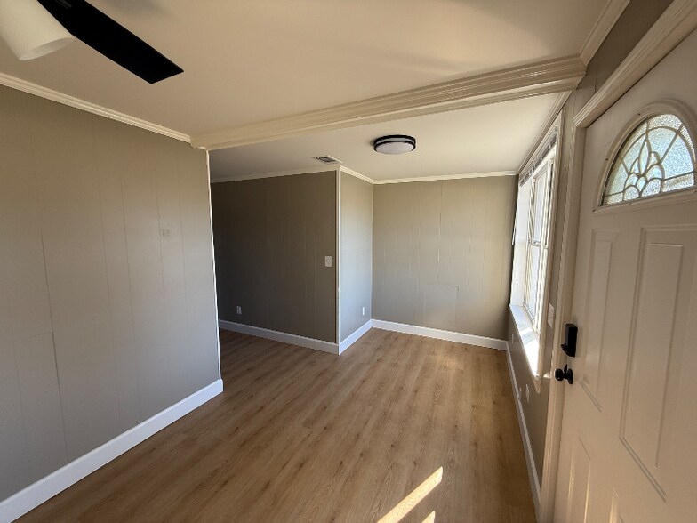 Building Photo - 201 Forest Ave