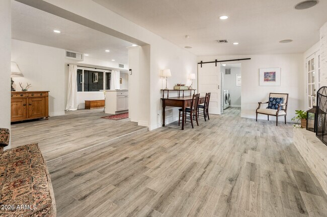 Building Photo - 6525 E Lewis Ave