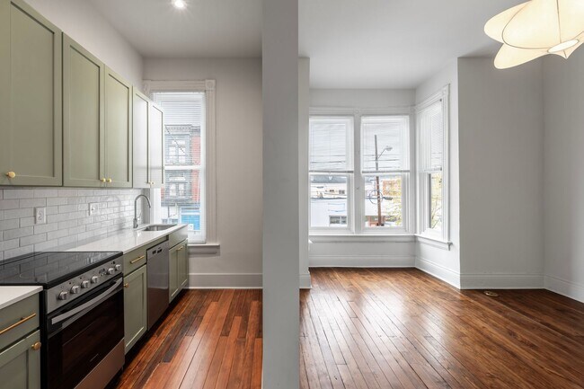 Building Photo - Cozy Studio Apartment