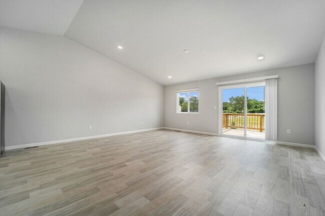 Building Photo - 4447 Pine Creek Dr