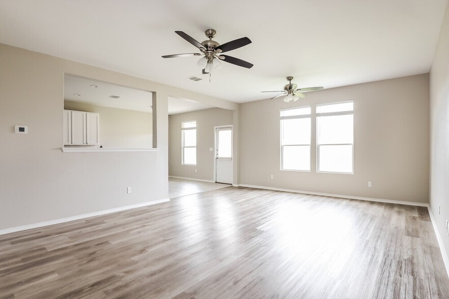 Building Photo - 12024 Silver Lining