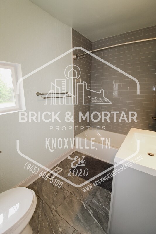 Building Photo - 427 E Caldwell Ave