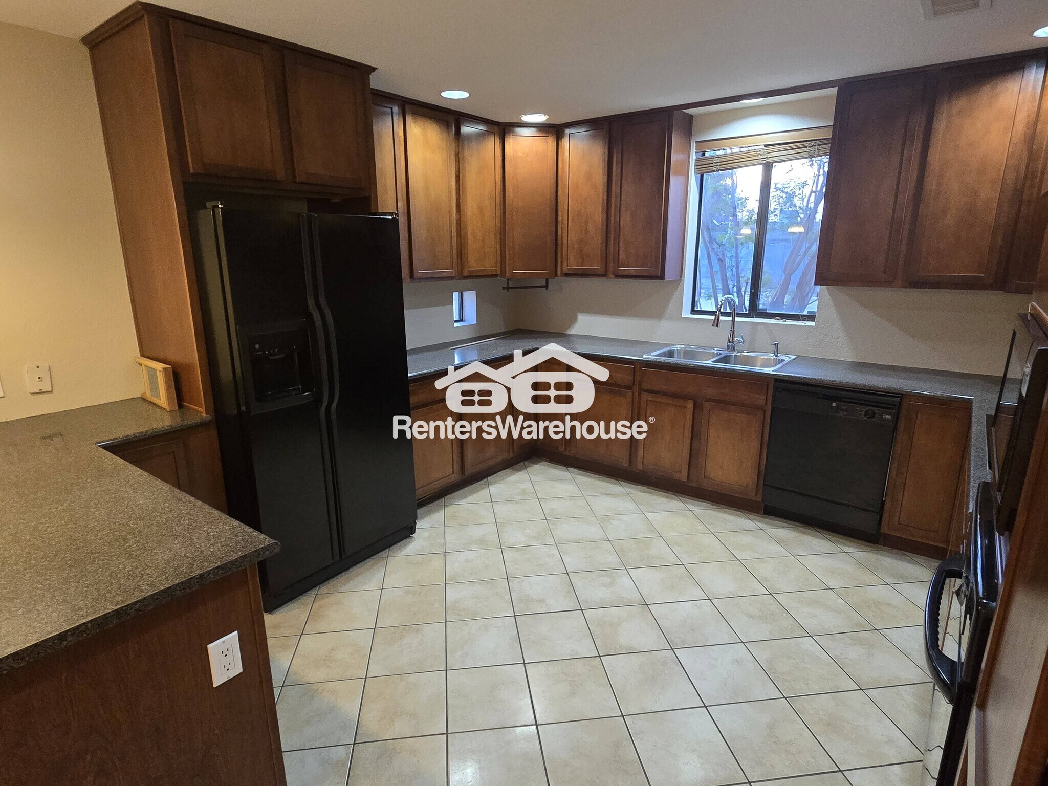 Building Photo - 3814 W El Caminito Dr