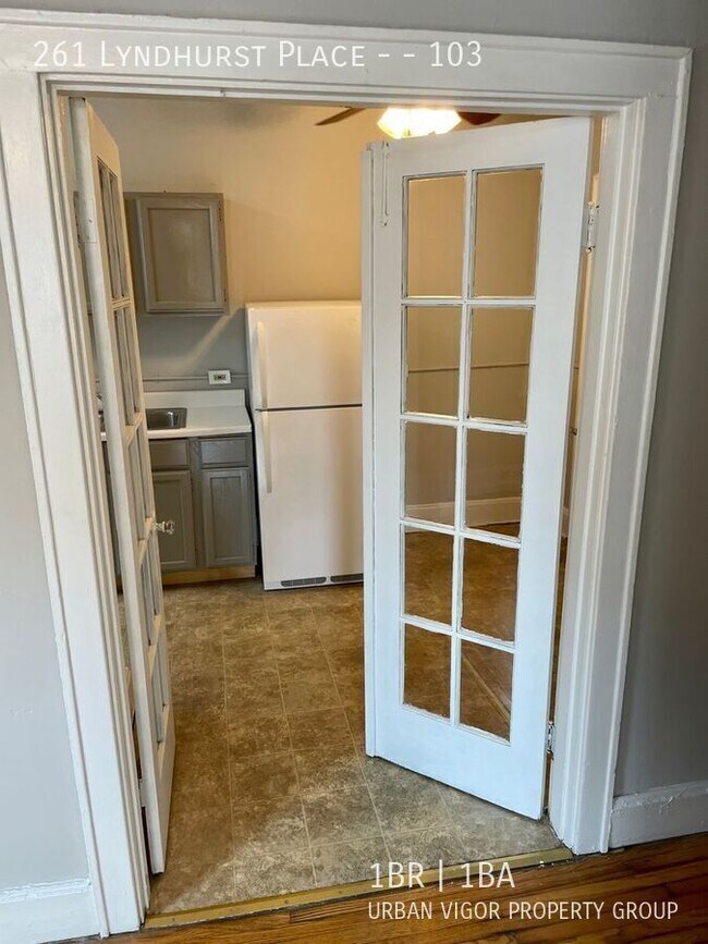 Building Photo - 261 Lyndhurst Pl