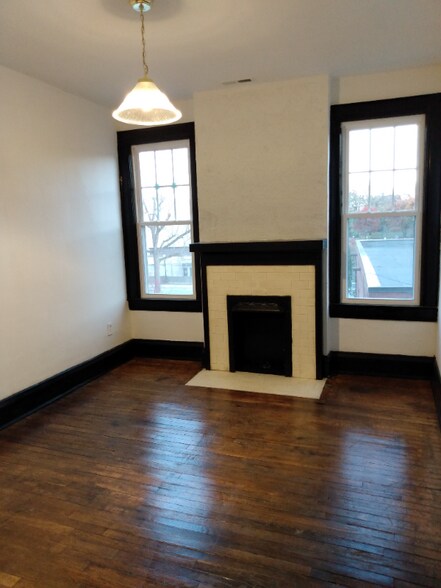 Building Photo - 1632 Virginia St E