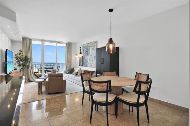 Building Photo - 801 Brickell Key Blvd
