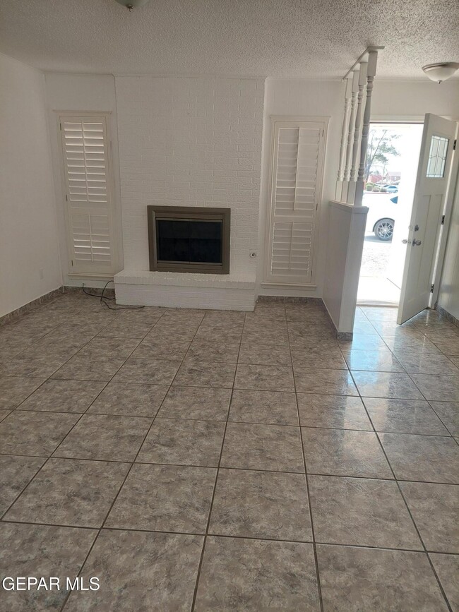Building Photo - 2212 Cumbre Negra St