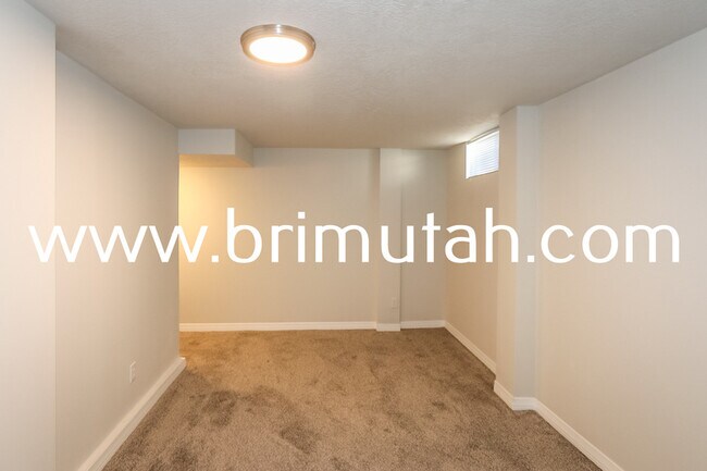 Building Photo - 1105 Laird Ave S