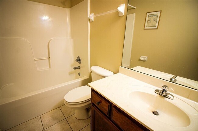 Building Photo - 3BD/2.5BA with Bonus Room in Collierville Farms.  Over 2300 sq ft!.  Pets are welcome!