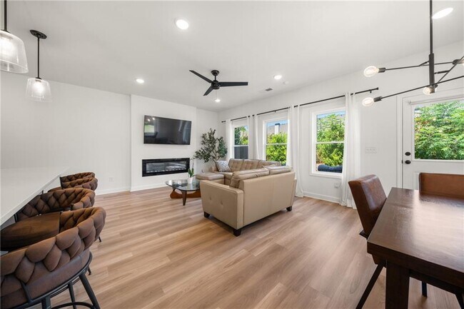 Building Photo - 4541 Moray Dr