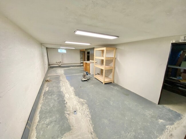 Building Photo - 146 Ethan Allen Pkwy
