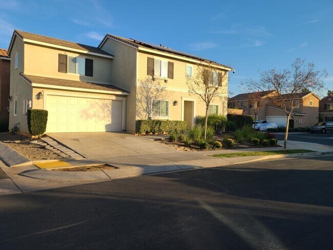 Building Photo - Beaumont 4 bedroom home ($0 monthly electric bill)