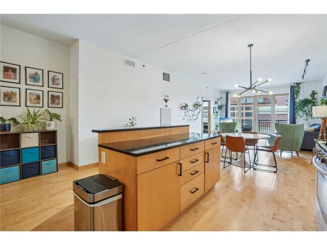 Building Photo - 401 N 2nd St
