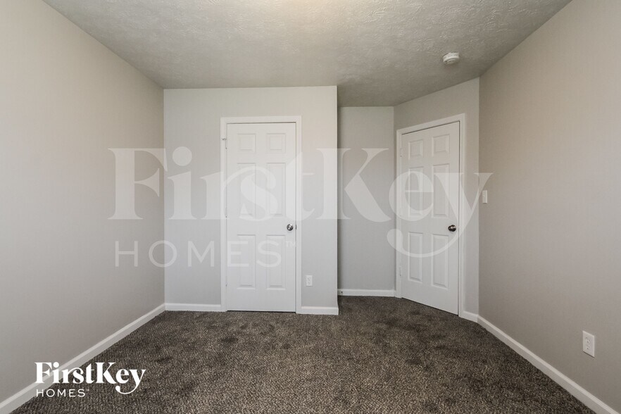 Building Photo - 4827 Lakestone Dr