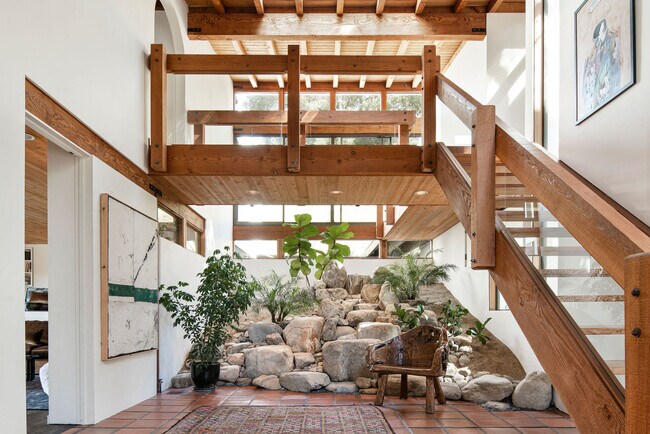 Building Photo - 901 Crater Camp Dr