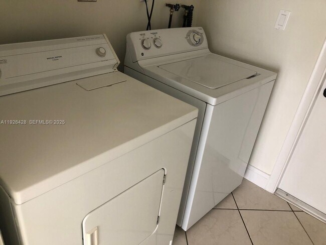 Building Photo - 9044 SW 112th Ct