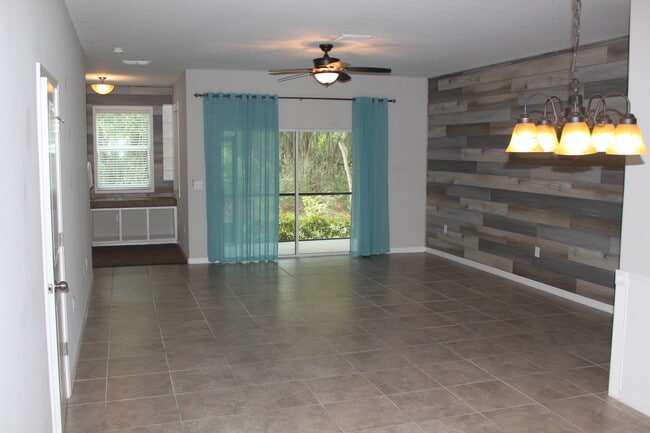 Building Photo - 10537 Lake Montauk Dr